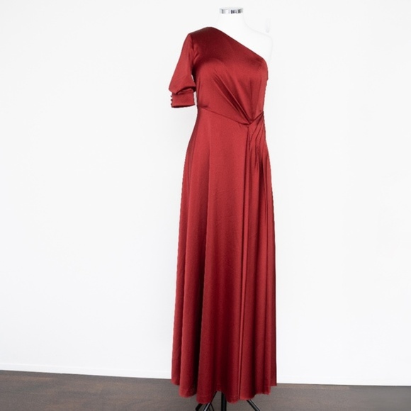 Kay Unger | Izabella One Shoulder Gown. - Picture 1 of 15